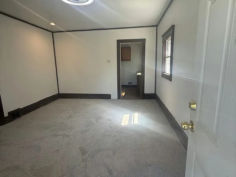 9800 Kennedy Ave — Photo 5
