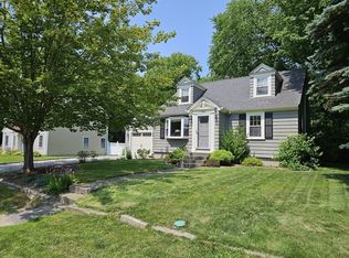 16 Anelia Ave, Somerset, MA 02726