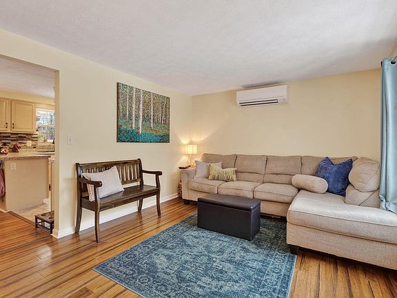 2nd image of 688 Townhouse Road