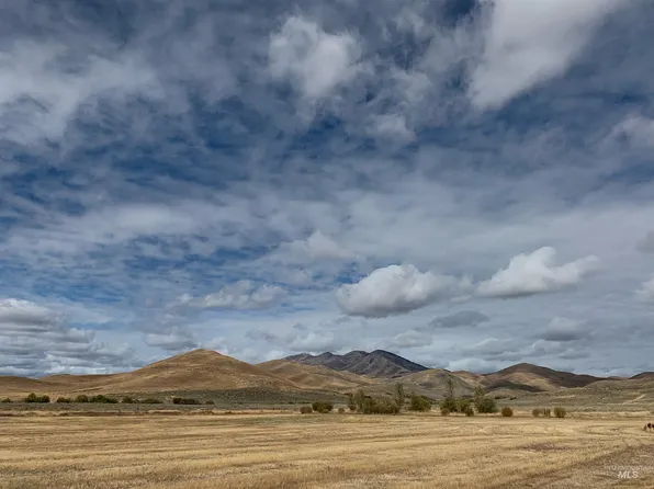 1 Coyote Dr, Fairfield, ID 83327
