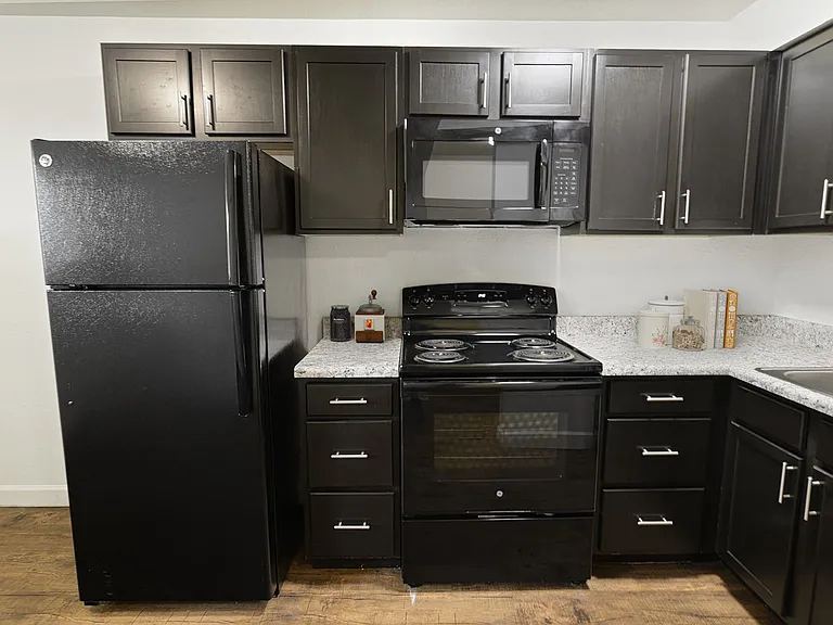 Metro Apartments at Wood River — Photo 4