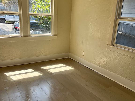 5th image of 2306 S Grand Ave #2306