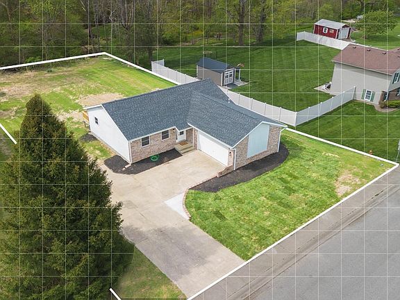 3rd image of 816 E Meadowlands Dr