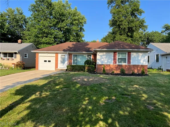 1135 Blanchester Rd, Lyndhurst, OH 44124