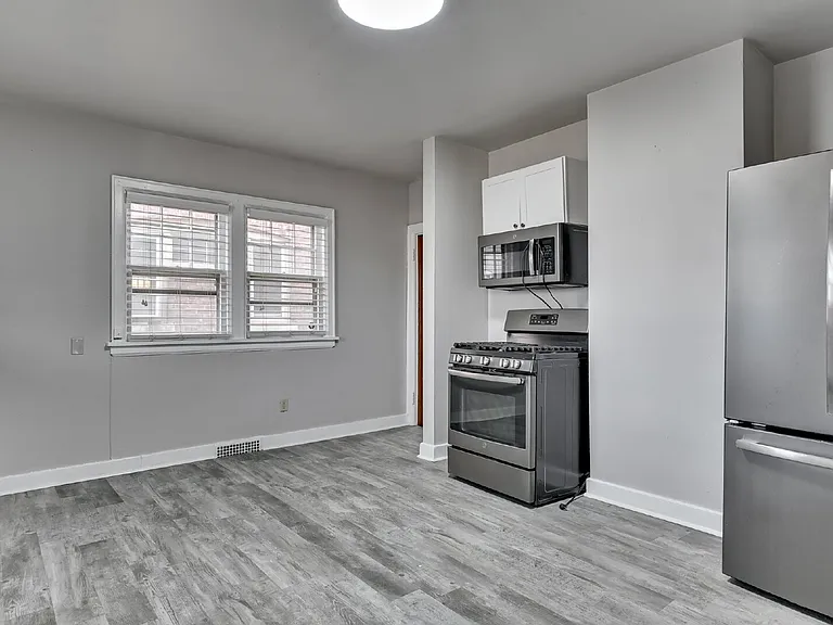539 Park Ave #1 — Photo 4