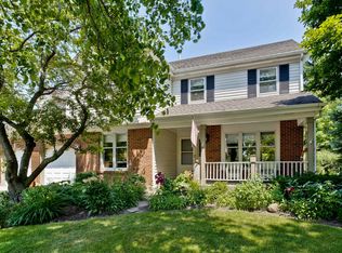 2778 Whispering Oaks Dr, Buffalo Grove, IL 60089