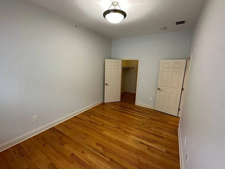 2518 Whitney Ave — Photo 12