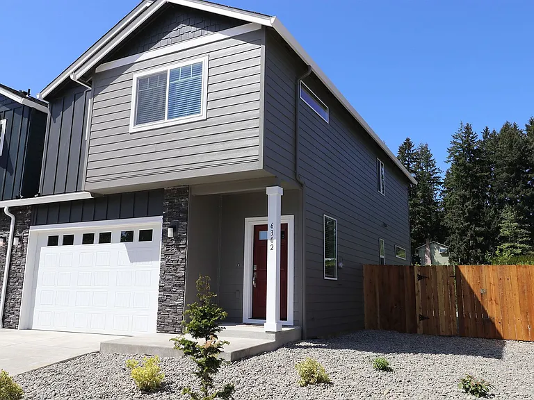 6302 NE 49th Way #A & B — Photo 2