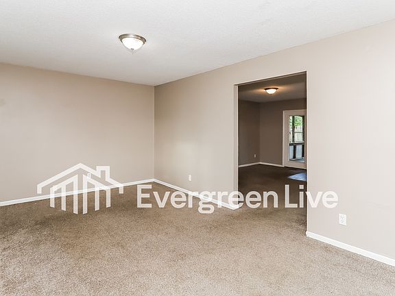4th image of 1608 Carriage Dr