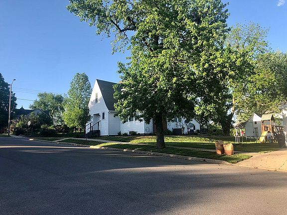 3rd image of 324 Eastern Ave
