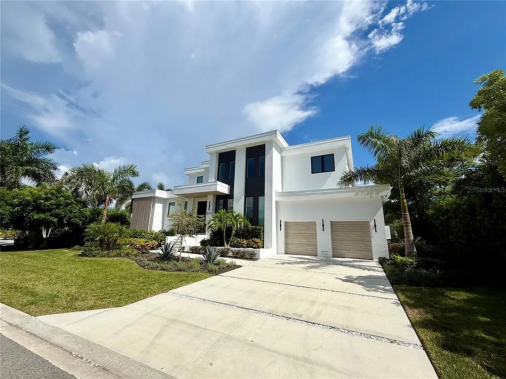 5 bed, 7.0 bath, 4290 sqft, $34,000 — Photo 4