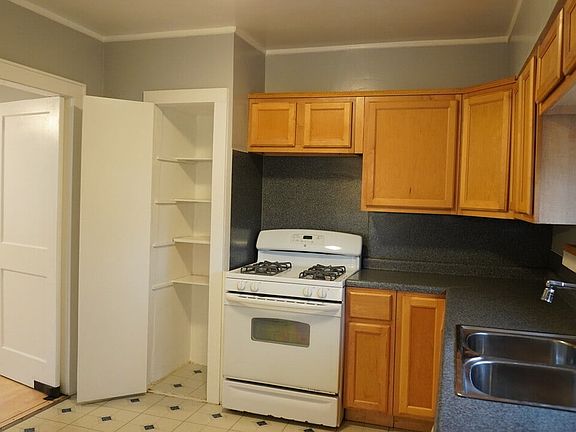 3rd image of 649 Sibley St NW