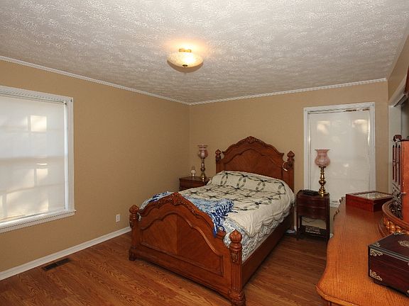 4th image of 318 SE 7th Pl