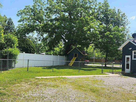 4th image of 715 Penina St