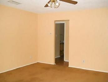 3rd image of 2655 Kingsbury Ave