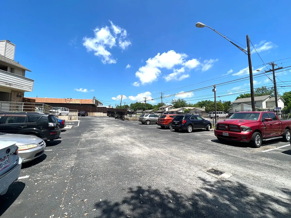 Building Photo - 2500 Burleson Rd #622