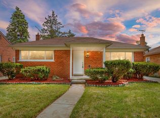 13441 Burton St, Oak Park, MI 48237
