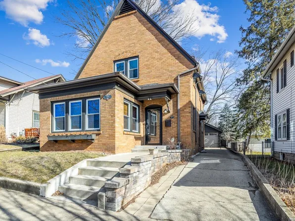 319 Sheridan St, Rockford, IL 61103