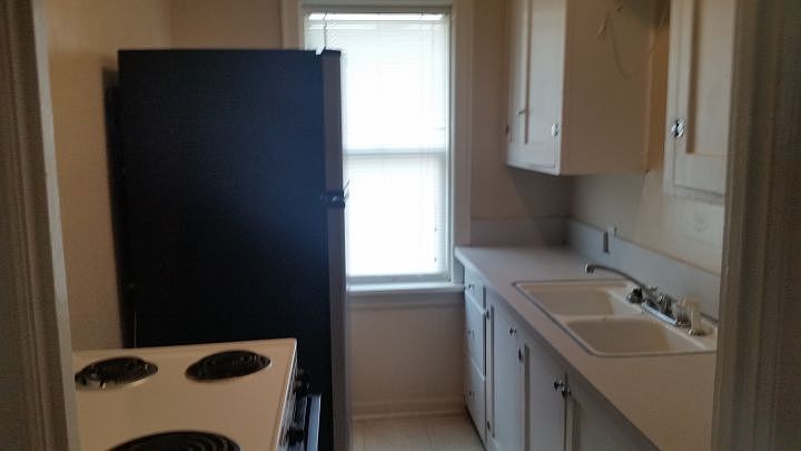 2nd image of 124 N 24th St APT 33
