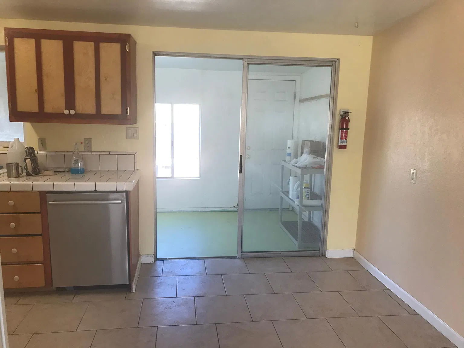 3 bed, 1.5 bath, 1200 sqft, $1,800 — Photo 3