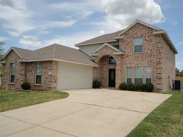 729 Ash Ln