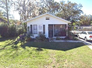 705 W Saunders St, Plant City, FL 33563
