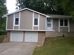1706 Kingsway St, Oak Grove, MO 64075