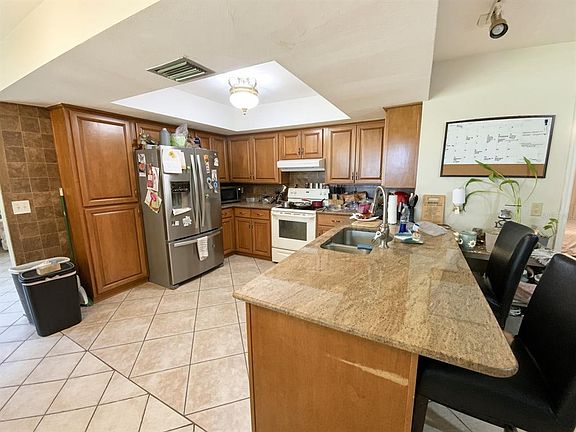 4th image of 10569 DIXON DRIVE
