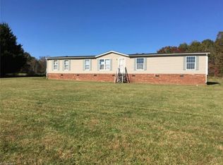 139 Summerfield Ln, Mount Airy, NC 27030