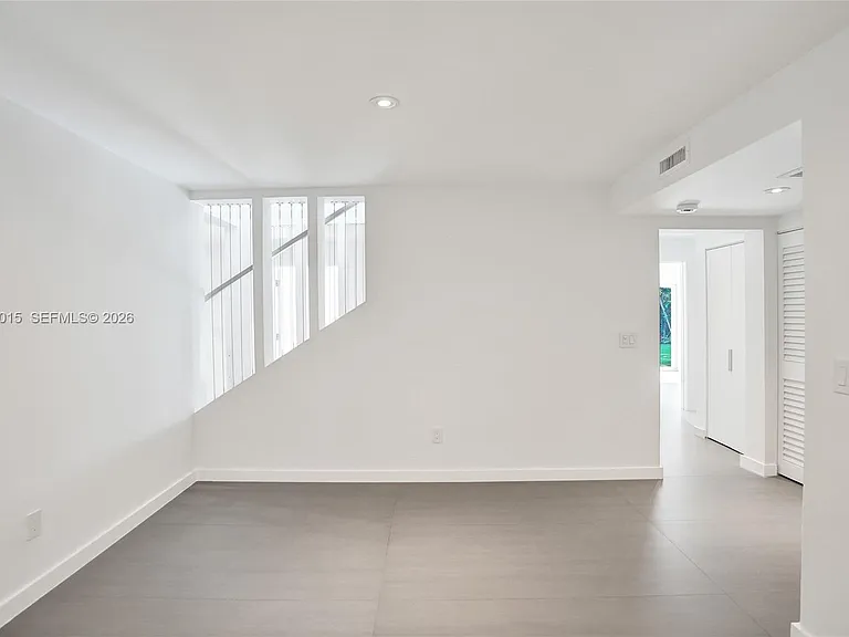19231 NE 22nd Ave — Photo 34