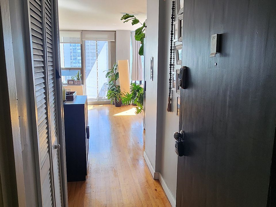 1st image of 1460 Sandburg St #2107