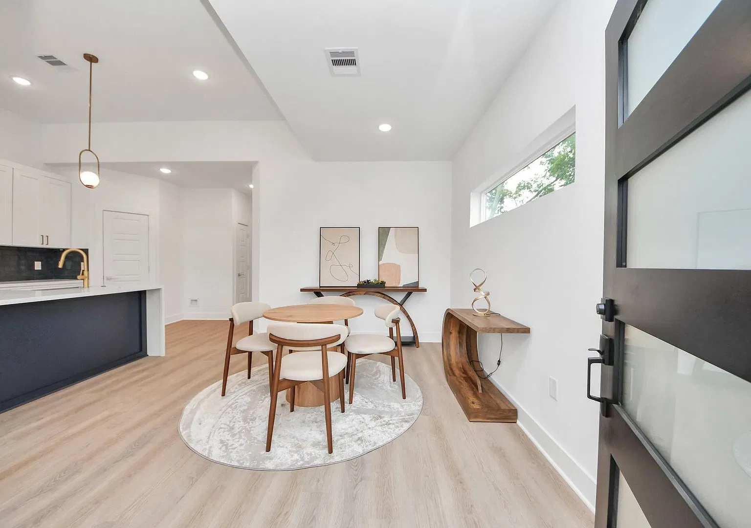 Experience modern living in this beautiful new-construction home, ideally situated in a highly de... — Photo 4