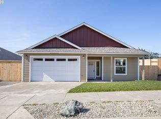2252 Laura Ln, North Bend, OR 97459