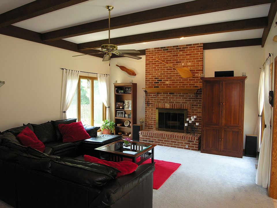 1st image of 324 Belle Ct