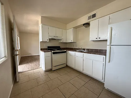 Spacious 2 Bedroom Apartment Near La Mesa Elementary Photo 1