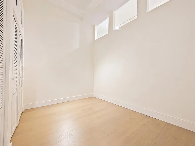 251 W 19th St #2C — Photo 14