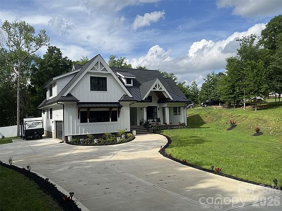 4th image of 900 Houston Heights Rd