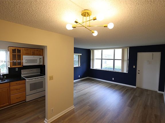 5th image of 9141 Sunrise Lakes Blvd APT 120