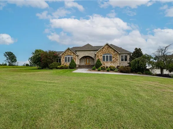 13177 Philpott Rd, Alton, VA 24520
