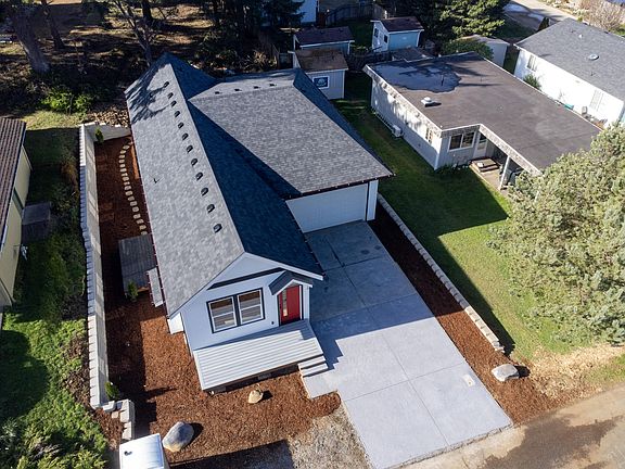 4th image of 513 SE Jetty Ave