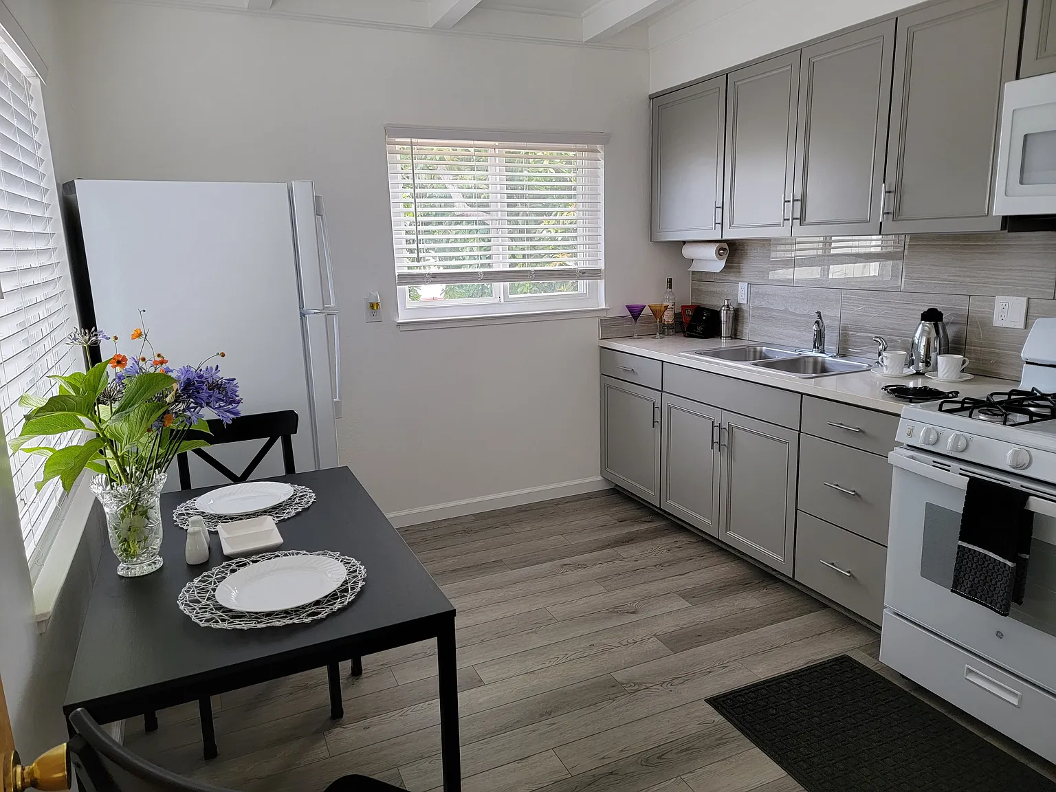 2 bed, 900 sqft, $2,950 — Photo 3