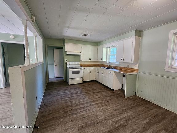 4th image of 907 W Hinton Ave