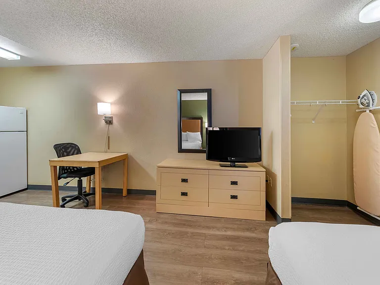 Studio Suite - 2 Full Beds