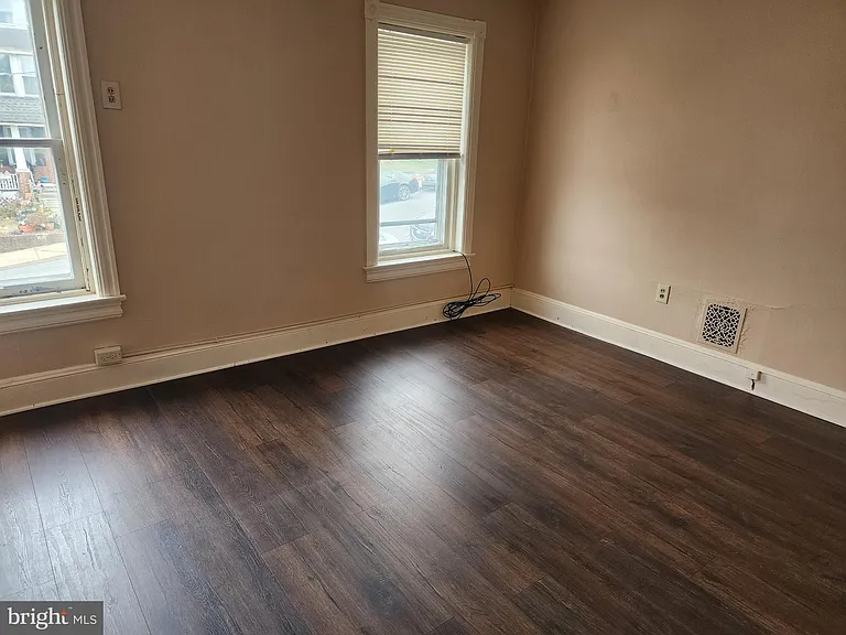 118 S 6th Ave — Photo 6
