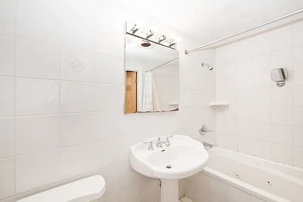 Rented by R New York | media 19