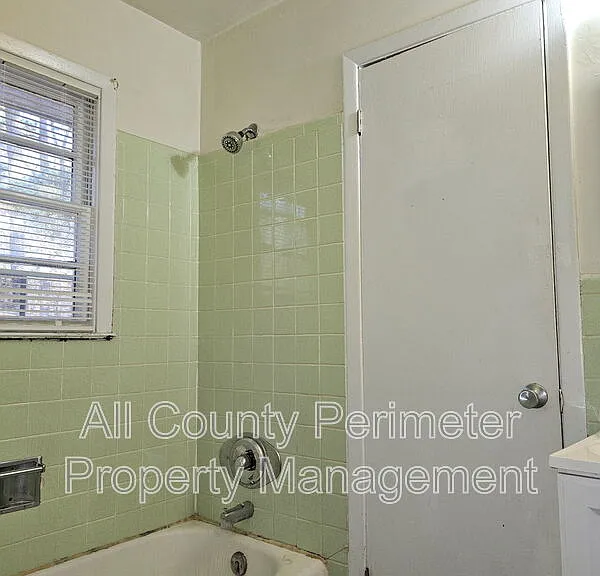 504 Past St — Photo 6
