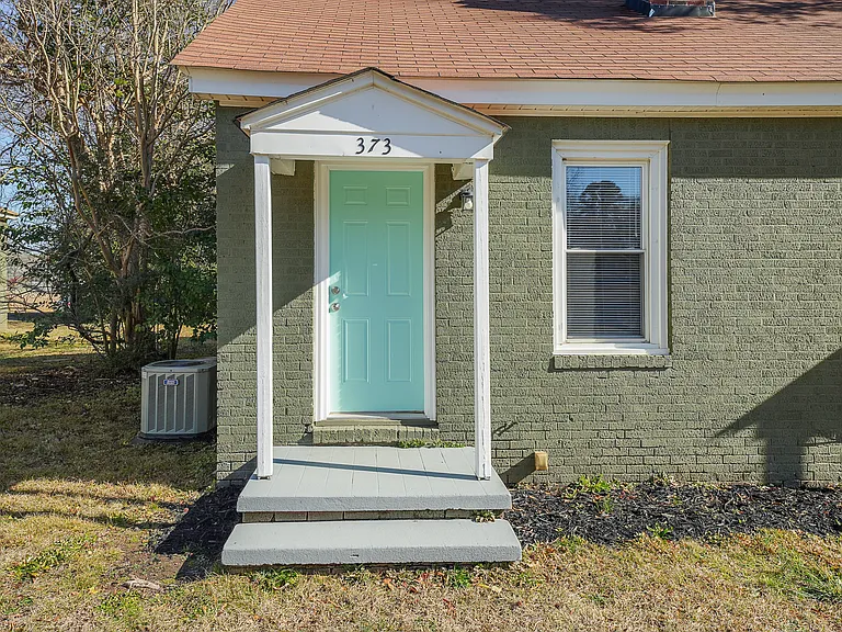 373 Spring St SW #1 — Photo 3
