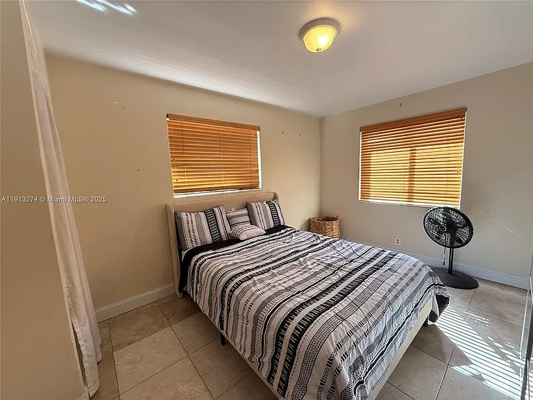 2435 Wilson St — Photo 11
