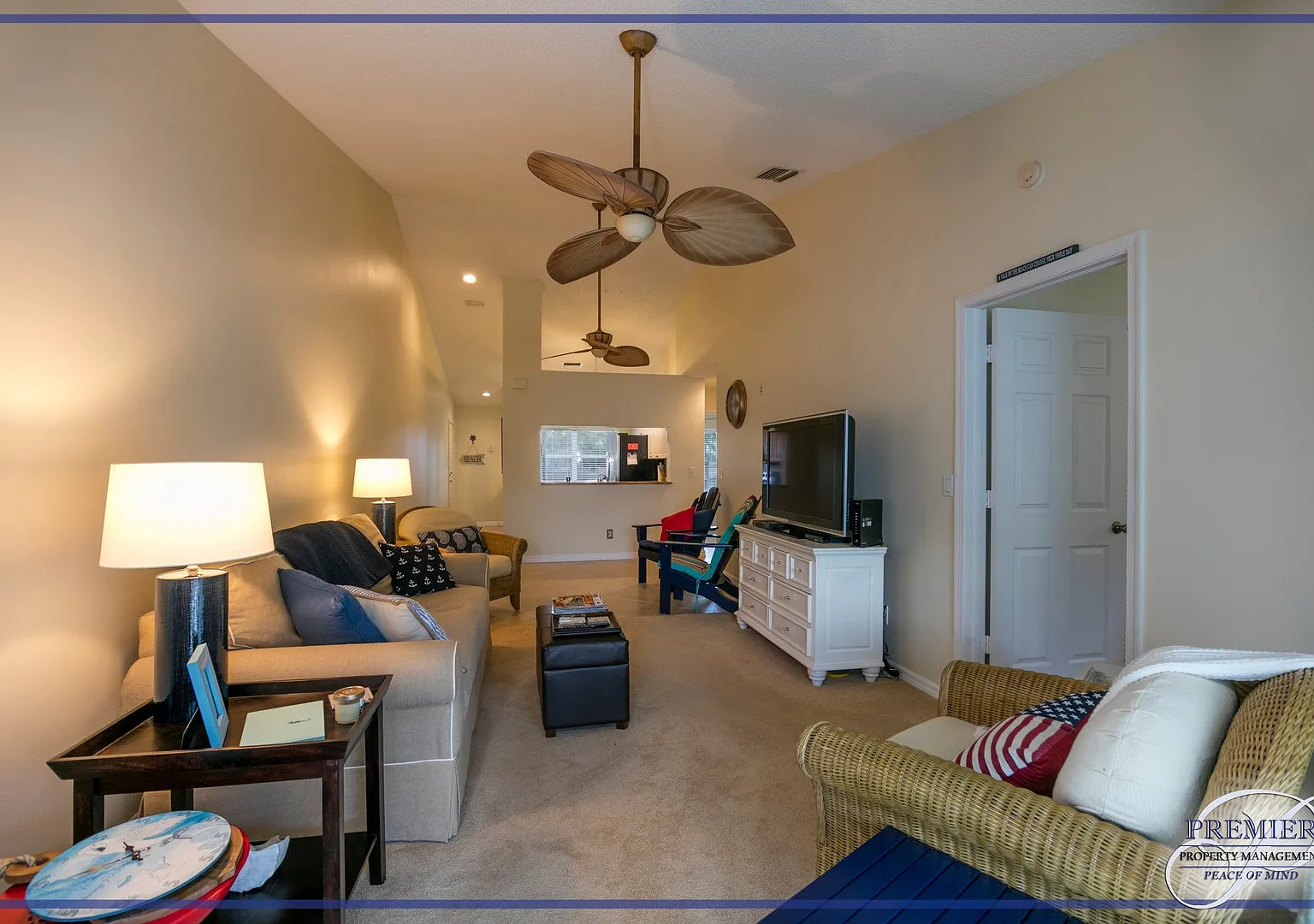 ** Seasonal** Piper's Pointe Palm River ** Near Mercato Shopping Center ** Near The Beach ** — Photo 4