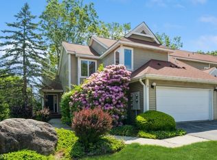 2 Pine Hollow Ct, Oak Ridge, NJ 07438